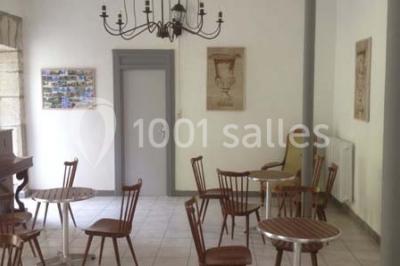 Miniature Location salle Guillon-les-Bains (Doubs) - Domaine Les Bains #18 Cuisine professionnelle équipée de plans de travail en inox, fours, étagères métalliques et carrelage mural blanc.