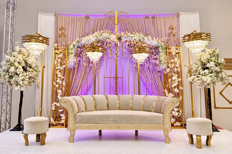 Golden House - photo 3