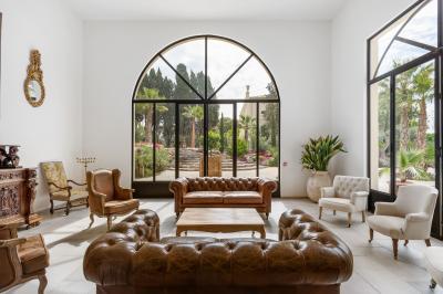 Miniature Location salle Servian (Hérault) - Château Hermitage de Combas #29 Plan illustré du domaine Château Hermitage de Combas avec localisation des bâtiments, parkings et espaces extérieurs.