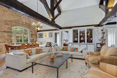 Miniature Location salle Servian (Hérault) - Château Hermitage de Combas #99 Plan illustré du domaine Château Hermitage de Combas avec localisation des bâtiments, parkings et espaces extérieurs.