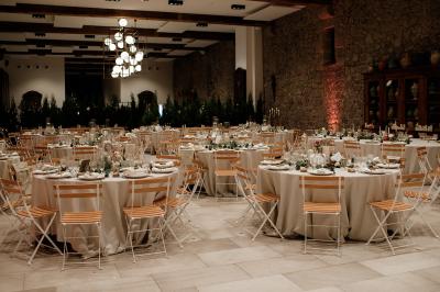 Miniature Location salle Servian (Hérault) - Château Hermitage de Combas #34 Plan illustré du domaine Château Hermitage de Combas avec localisation des bâtiments, parkings et espaces extérieurs.