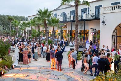Miniature Location salle Servian (Hérault) - Château Hermitage de Combas #42 Plan illustré du domaine Château Hermitage de Combas avec localisation des bâtiments, parkings et espaces extérieurs.