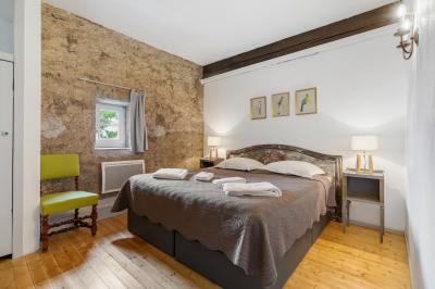 Miniature Location salle Servian (Hérault) - Château Hermitage de Combas #53 Plan illustré du domaine Château Hermitage de Combas avec localisation des bâtiments, parkings et espaces extérieurs.