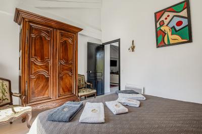 Miniature Location salle Servian (Hérault) - Château Hermitage de Combas #104 Plan illustré du domaine Château Hermitage de Combas avec localisation des bâtiments, parkings et espaces extérieurs.