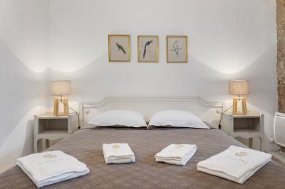 Miniature Location salle Servian (Hérault) - Château Hermitage de Combas #56 Plan illustré du domaine Château Hermitage de Combas avec localisation des bâtiments, parkings et espaces extérieurs.