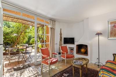 Miniature Location salle Servian (Hérault) - Château Hermitage de Combas #72 Plan illustré du domaine Château Hermitage de Combas avec localisation des bâtiments, parkings et espaces extérieurs.