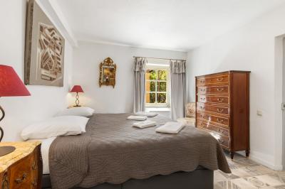 Miniature Location salle Servian (Hérault) - Château Hermitage de Combas #74 Plan illustré du domaine Château Hermitage de Combas avec localisation des bâtiments, parkings et espaces extérieurs.