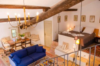 Miniature Location salle Servian (Hérault) - Château Hermitage de Combas #69 Plan illustré du domaine Château Hermitage de Combas avec localisation des bâtiments, parkings et espaces extérieurs.