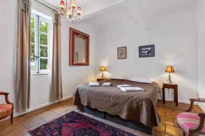 Miniature Location salle Servian (Hérault) - Château Hermitage de Combas #83 Plan illustré du domaine Château Hermitage de Combas avec localisation des bâtiments, parkings et espaces extérieurs.