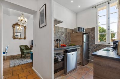 Miniature Location salle Servian (Hérault) - Château Hermitage de Combas #82 Plan illustré du domaine Château Hermitage de Combas avec localisation des bâtiments, parkings et espaces extérieurs.