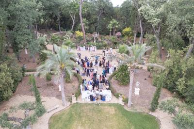 Miniature Location salle Servian (Hérault) - Château Hermitage de Combas #47 Plan illustré du domaine Château Hermitage de Combas avec localisation des bâtiments, parkings et espaces extérieurs.