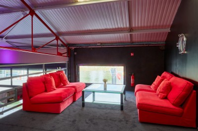 Miniature Location salle Paris 15 (Paris) - Paris Yacht Marina #16 Bateaux amarrés le long d'un quai sur une rivière, avec une promenade bordée d'arbres à gauche.