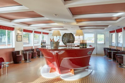 Miniature Location salle Paris 15 (Paris) - Paris Yacht Marina #14 Bateaux amarrés le long d'un quai sur une rivière, avec une promenade bordée d'arbres à gauche.