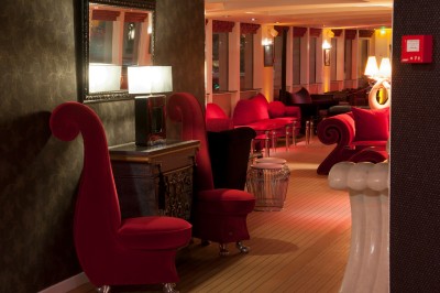 Miniature Location salle Paris 15 (Paris) - Paris Yacht Marina #30 Bateaux amarrés le long d'un quai sur une rivière, avec une promenade bordée d'arbres à gauche.