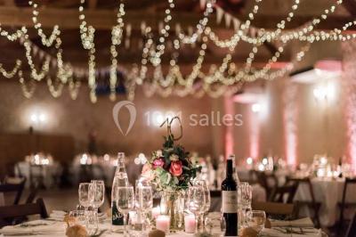 Miniature Location salle Pomérols (Hérault) - Domaine Fon de Rey #4 Piscine extérieure entourée de chaises longues, de végétation luxuriante et de grands arbres sous un ciel bleu.