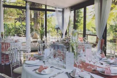 Miniature Location salle Champigny-sur-Marne (Val-de-Marne) - Moulin Vert #4 Chemin ombragé bordé d'arbres longeant une rivière calme, avec une barrière en bois sur le côté.