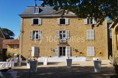 Dîner extérieur, dans la cour principale