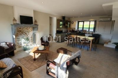 Dîner extérieur, dans la cour principale