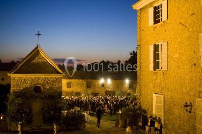 Dîner extérieur, dans la cour principale