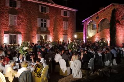 Dîner extérieur, dans la cour principale